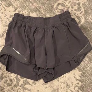 Lululemon Hotty Hot Short *2.5”